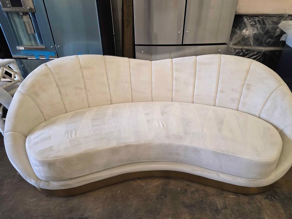 Meridian Furniture Shelly 90" Velvet Curved Sofa - Image 8