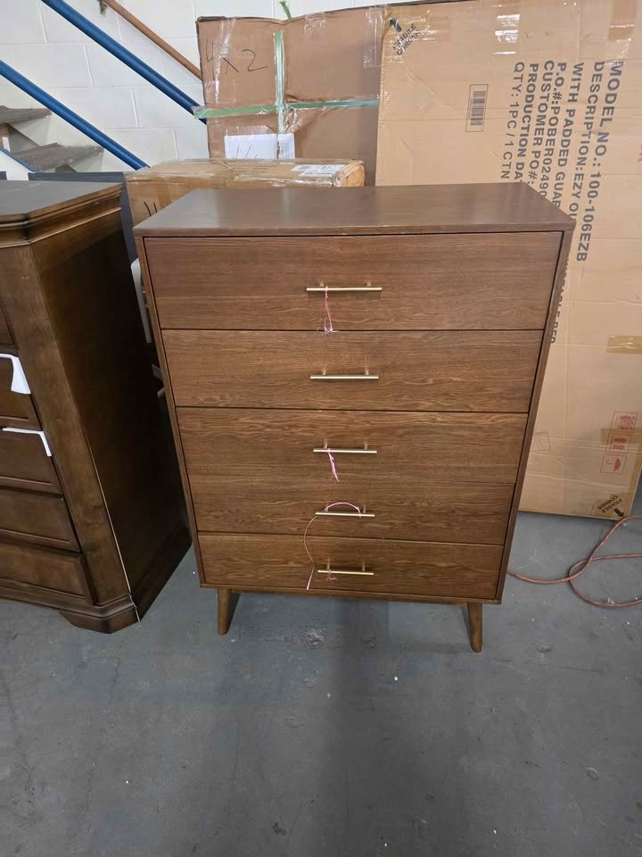 Nevio 47.5"H 5-Drawer Wood Chest with Tapered Legs - Image 6