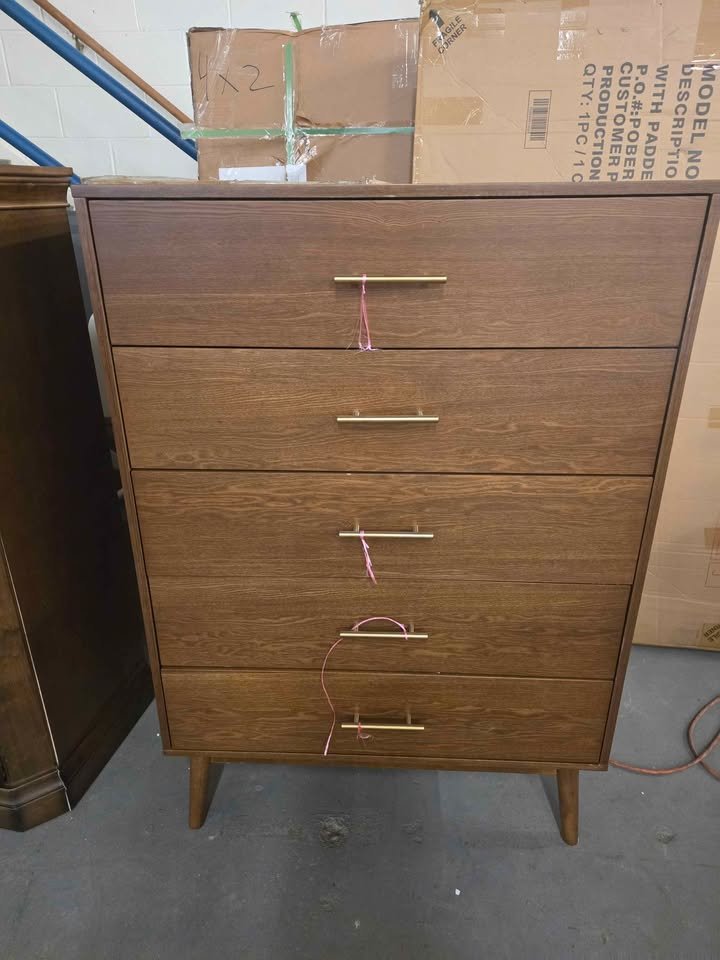 Nevio 47.5"H 5-Drawer Wood Chest with Tapered Legs - Image 7