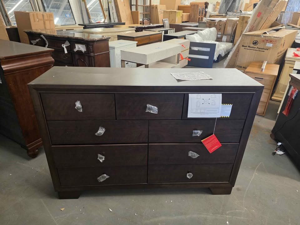 Louisburgh Dark Merlot 9-drawer Dresser - Image 6