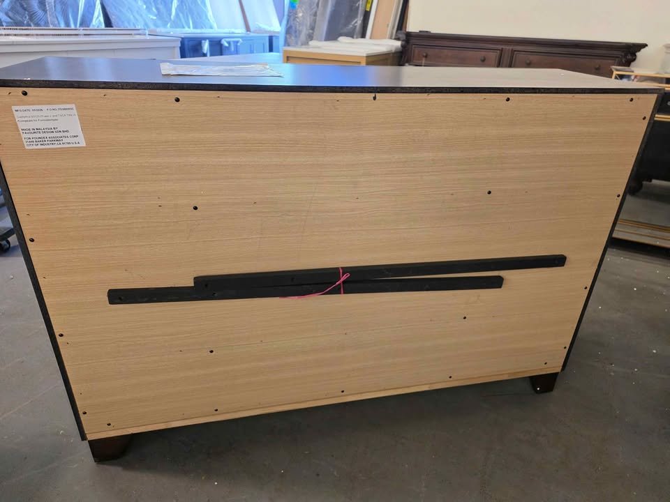 Louisburgh Dark Merlot 9-drawer Dresser - Image 9