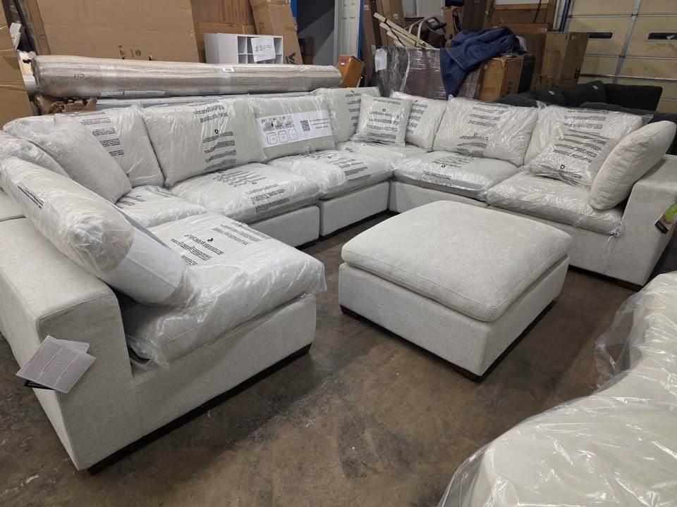 Thomasville Lowell 8-piece Modular Sectional - Image 3