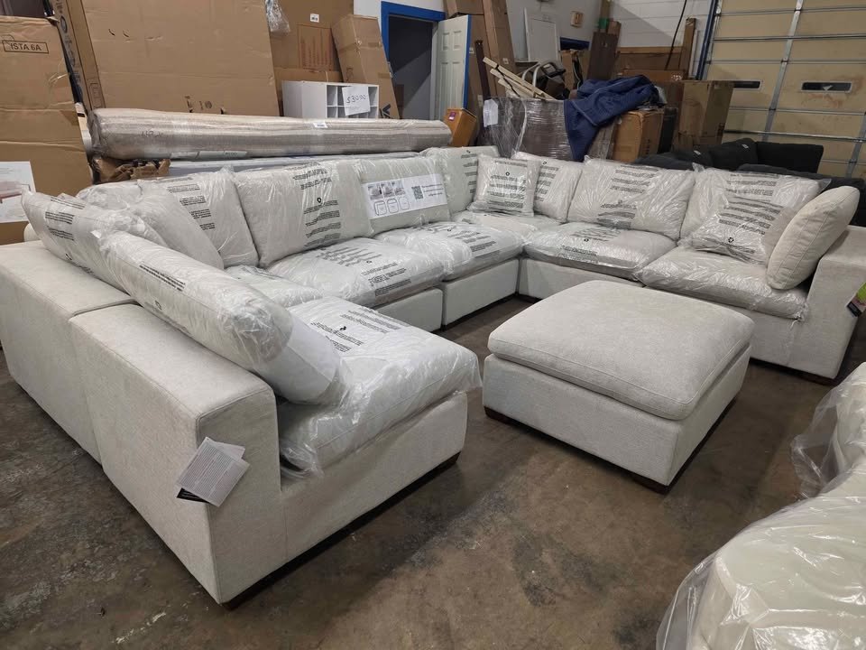 Thomasville Lowell 8-piece Modular Sectional - Image 4