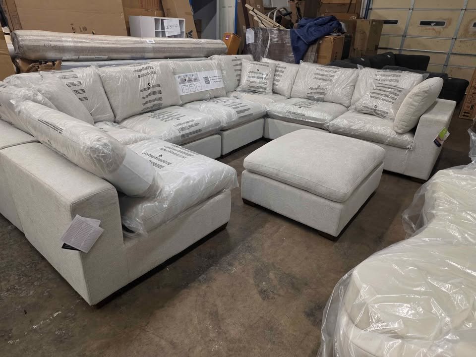 Thomasville Lowell 8-piece Modular Sectional - Image 5
