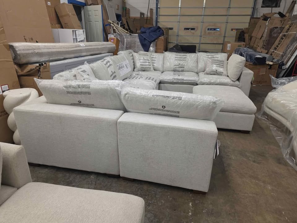 Thomasville Lowell 8-piece Modular Sectional - Image 6