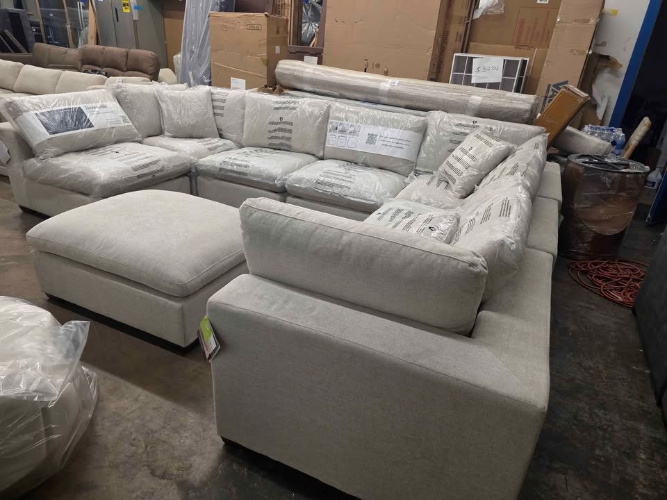 Thomasville Lowell 8-piece Modular Sectional - Image 8