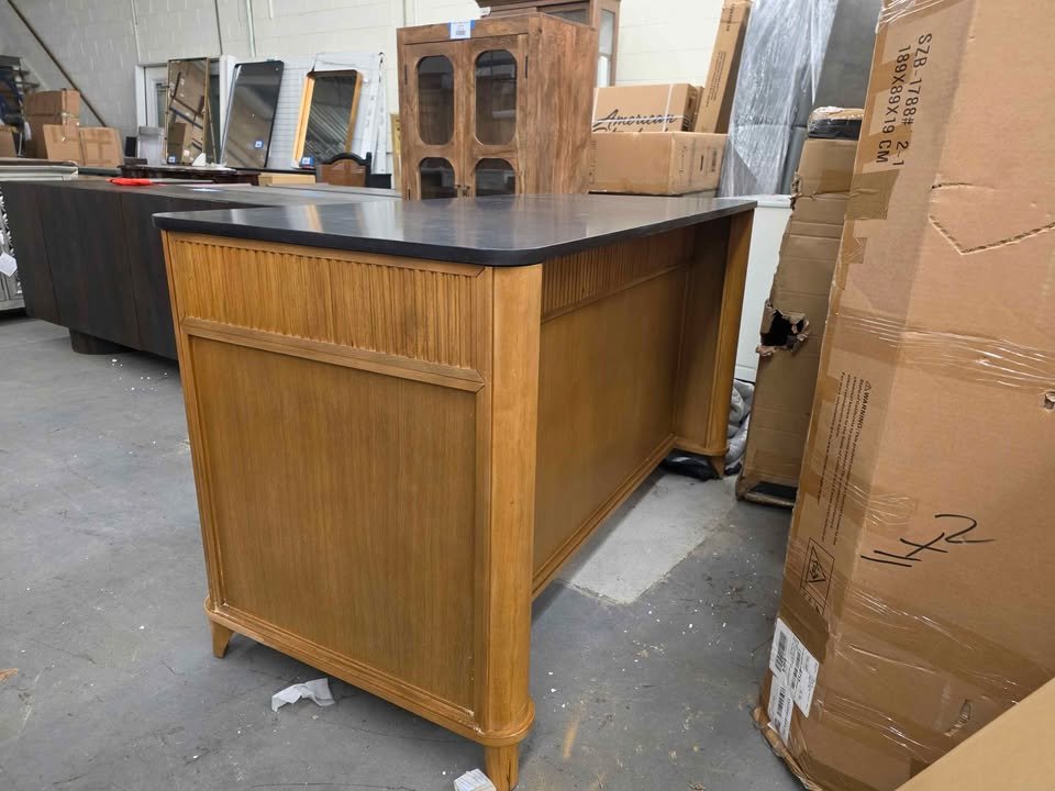 Kathryne 60" Kitchen Island in Oak Quartz Countertop - Image 8