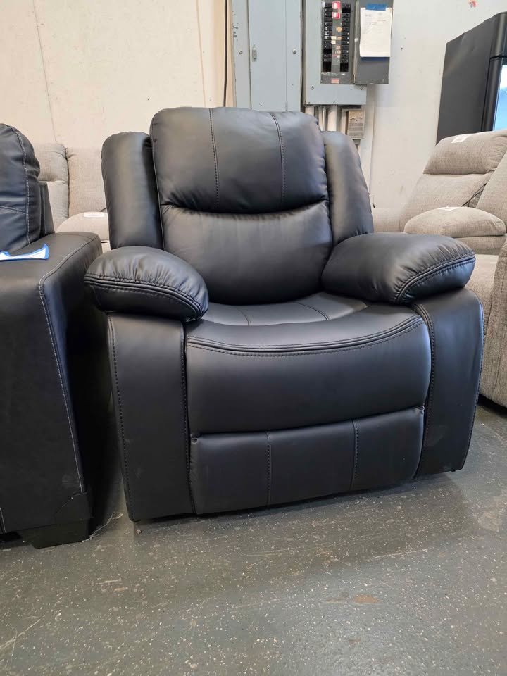 Kamarli 38.2" W Faux Leather Recliner ( Slight Tear on the back ) - Image 6