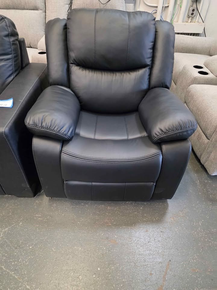 Kamarli 38.2" W Faux Leather Recliner ( Slight Tear on the back ) - Image 7