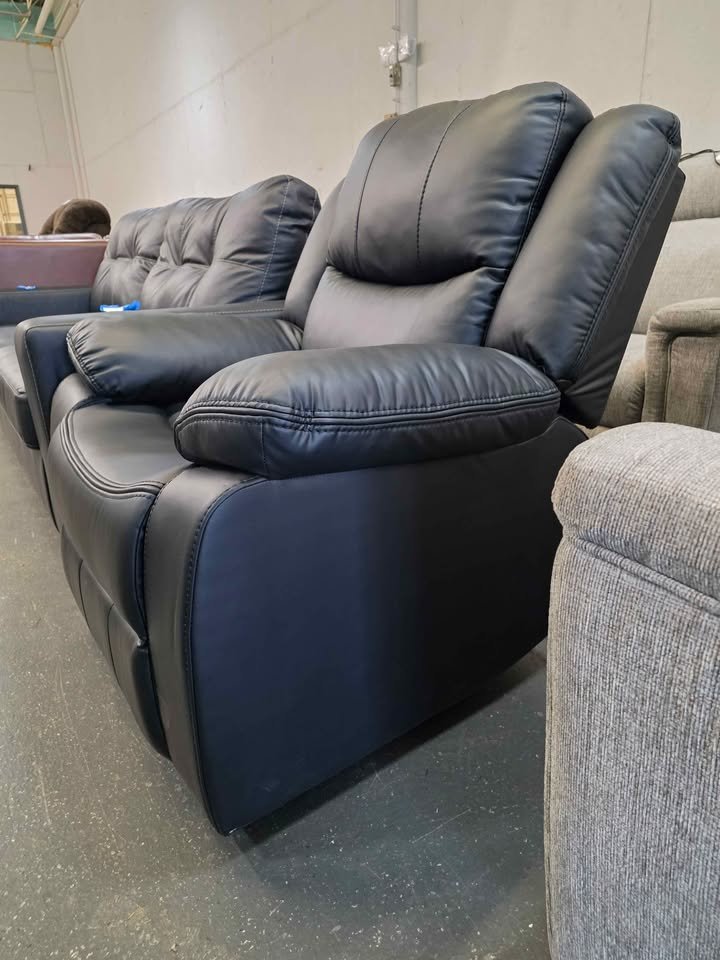 Kamarli 38.2" W Faux Leather Recliner ( Slight Tear on the back ) - Image 8