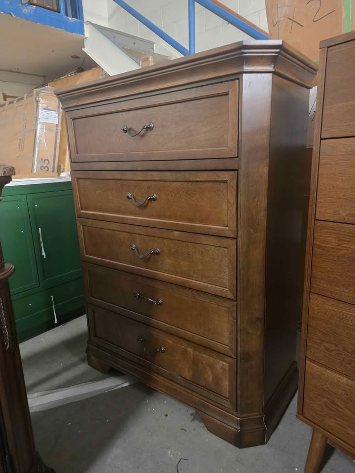 Roundhill Furniture Maderne Traditional Wood 5-Drawer Chest - Image 6