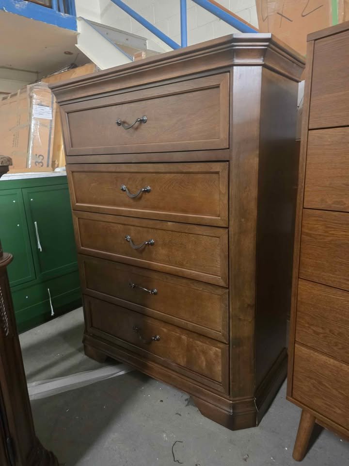 Roundhill Furniture Maderne Traditional Wood 5-Drawer Chest - Image 7
