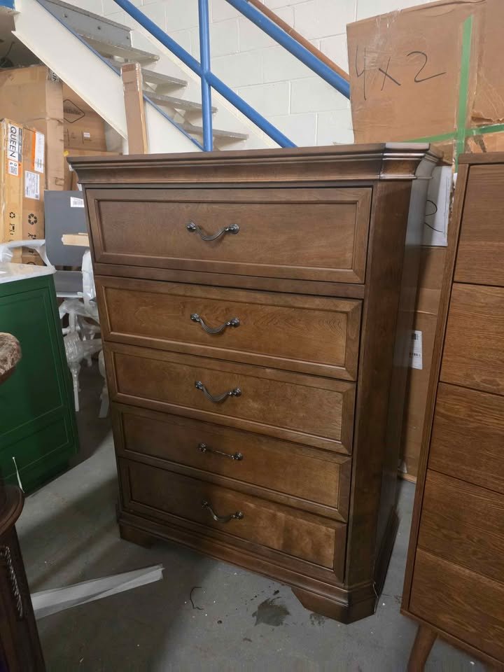 Roundhill Furniture Maderne Traditional Wood 5-Drawer Chest - Image 9