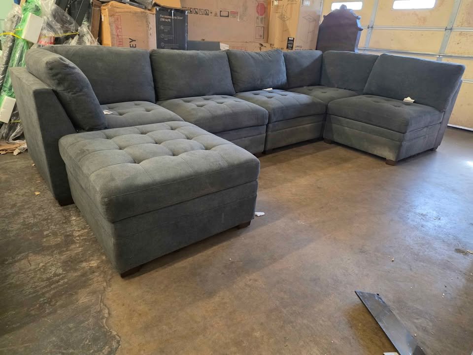 Thomasville Tisdale Modular Sectional 6-piece Dark Gray with Storage Ottoman - Image 5