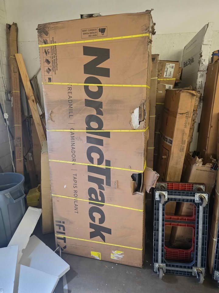 NordicTrack Commercial LE Folding Treadmill with iFIT - Image 8