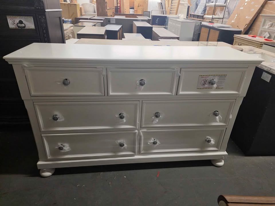 Laurelin 7 Drawer Dresser in White 1714W-5 - Image 6