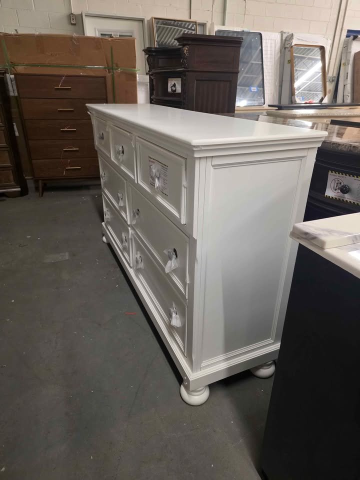 Laurelin 7 Drawer Dresser in White 1714W-5 - Image 7