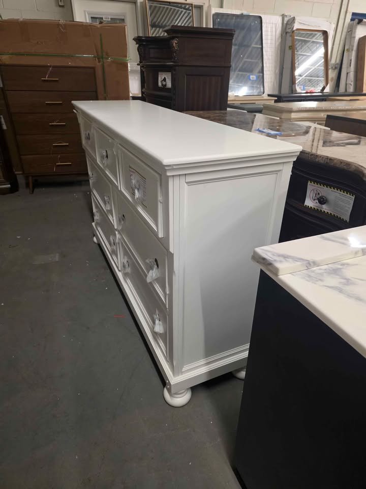 Laurelin 7 Drawer Dresser in White 1714W-5 - Image 8